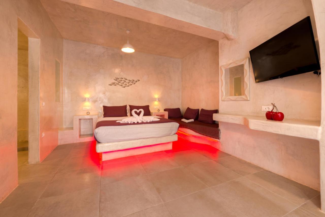The Muses Of Santorini Private Jacuzzi Suites Vóthon Exteriér fotografie
