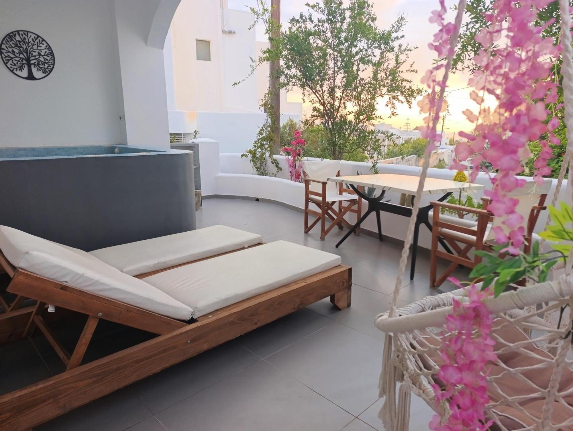 The Muses Of Santorini Private Jacuzzi Suites Vóthon Pokoj fotografie